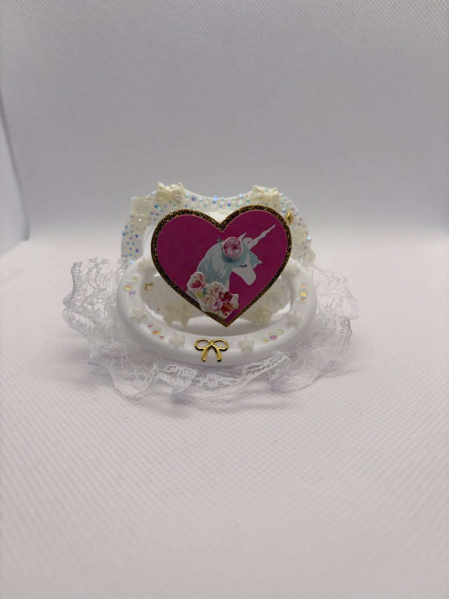 LilComfortsCo's tweet photo. “Unicorn Hearts” paci is now available on our etsy! go to the linktree to find our shop! #ageregression #decopacifier #adultpacifiershop #littlespace https://t.co/sR4lURGGiO