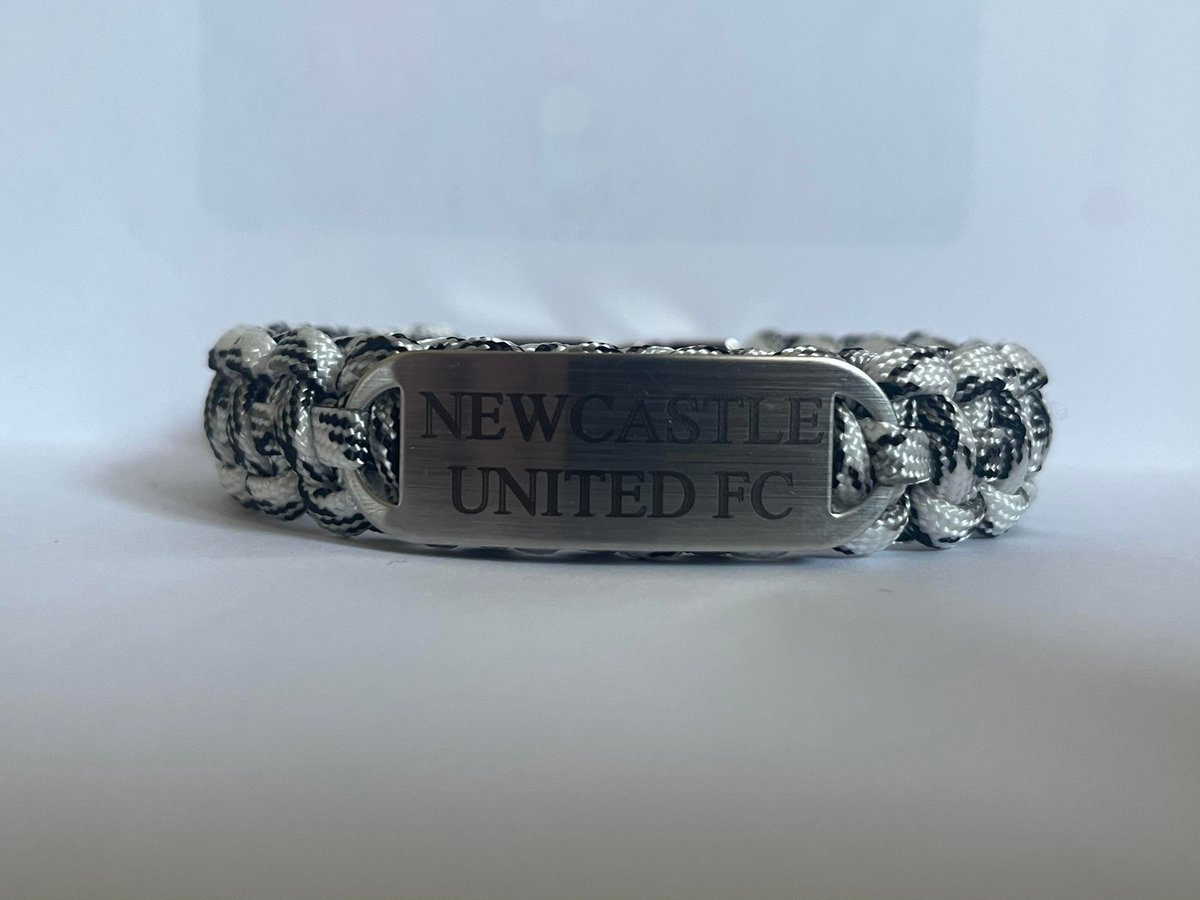CMPBA81's tweet photo. @bnwbanter 
Please RT and show your support

All my paracord bracelets are individually engraved
and handcrafted by me.

If anyone would like to support me,
Please get in touch

This is my story
https://t.co/ftn3Wsd96H https://t.co/cXtDfwRCES