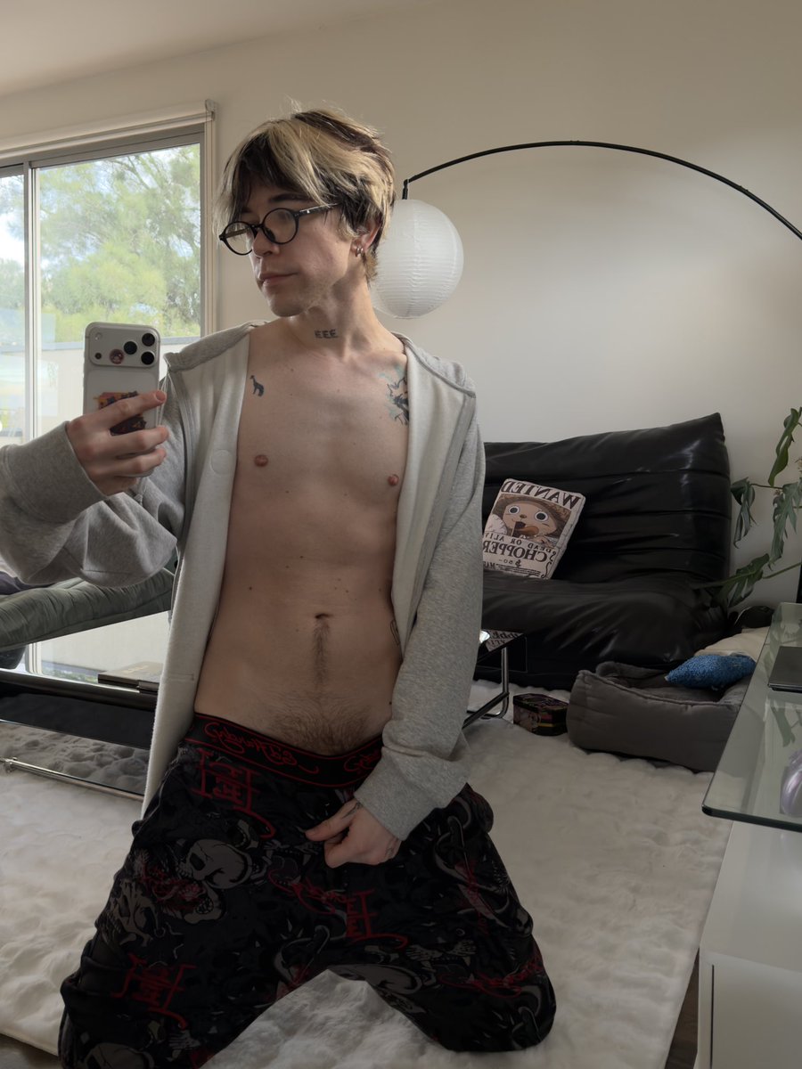 killxzak's tweet photo. my twitter gay archetypes
✔️emo
✔️twink
✔️gaymer
✔️anime lover
✔️bottom https://t.co/dAGT1kOuNS