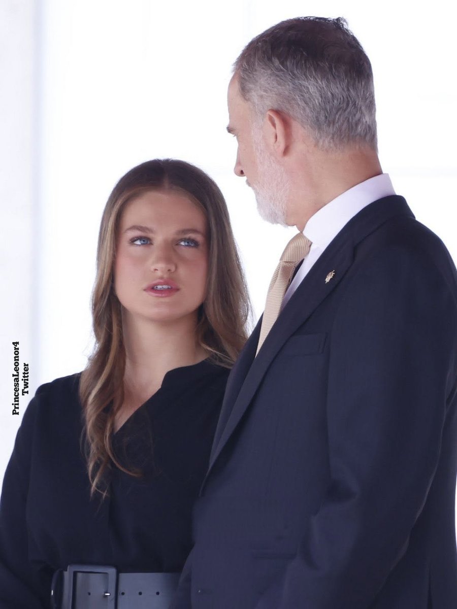 La Princesa Leonor y el Rey Felipe en la Ceremonia de Bienvenida Oficial a Su Santidad el Papa León XIV, en el Palacio Real de Madrid. #PrincesaLeonor #PrincessLeonor