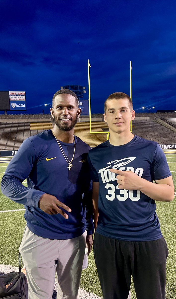 PacenKruse's tweet photo. Great opportunity to get some work in at the Toledo camp! Appreciate @CoachFigaro and the great coaching.

Got a PR on Pro Agility Drill (5-10-5) with a 4.1 s! https://t.co/DF1aSFfyJW