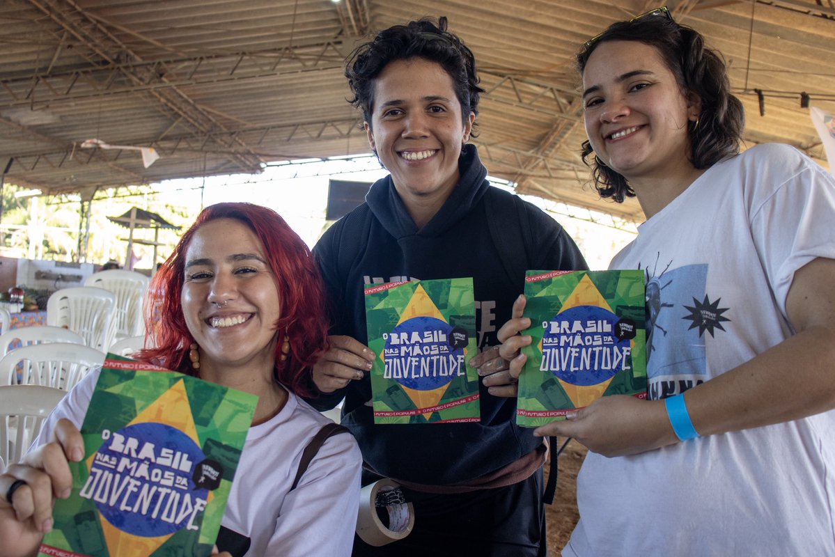 levantepopular's tweet photo. O BRASIL NAS MÃOS DA JUVENTUDE 🚀

Lançarmos hoje nossa plataforma que convoca jovens de todo Brasil para derrotar a extrema-direita e reeleger Lula presidente!✨ https://t.co/hNVu9E97H2
