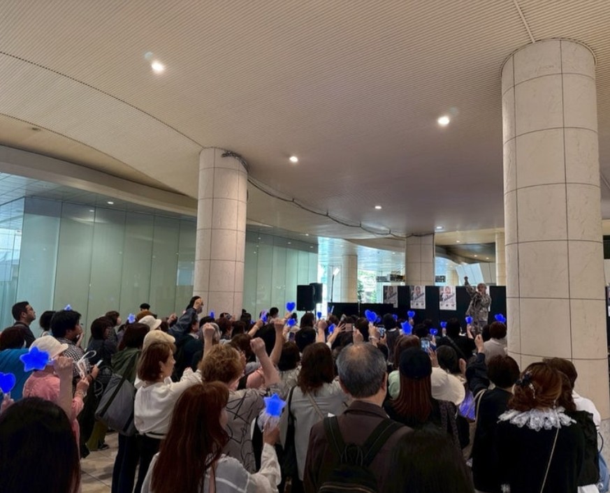 DaXifumi5765's tweet photo. ゆうと君❤️おはよーございます(^.^)
初めての汐留シオサイトでリリイベ🎶
お疲れ様でした🙇‍♀️
その後は大好きな
#aiko　さん
のライブに🎶良かったですね😇👍
いい笑顔のゆうと君❤️私もゆうと君❤️に
逢えた時は幸せ😃💕やもん🥰今日はヨ―
ロ―堂さんでリリイベ🎶

#辰巳ゆうと
#ロンジェネ
#ファイト✊‼️ https://t.co/DEbDRpXXvy