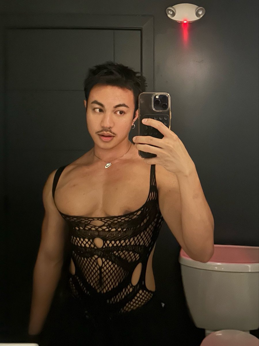 thatscorpiokid's tweet photo. nip slip oopsie 🤭 @leakyoursextape https://t.co/7iHcX9JC1M