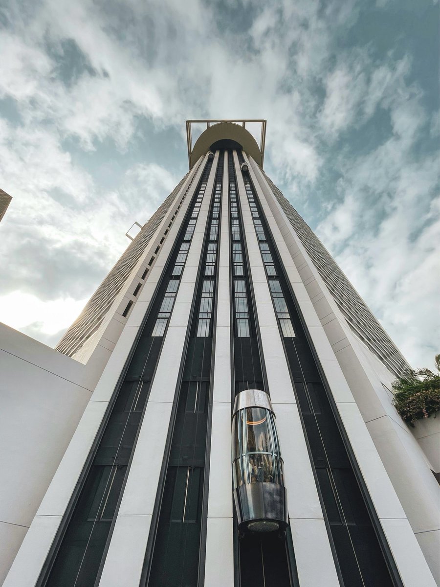 UnfadingWisdom's tweet photo. In 1743 King Louis XV of France installed the world’s first indoor elevator in his palace, calling it his “flying chair.” https://t.co/2u2IGh6gTY
