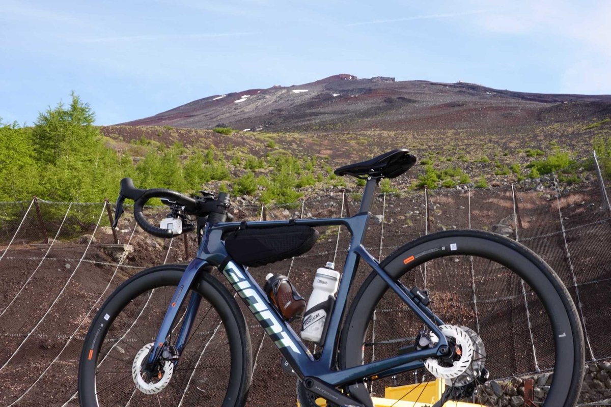 kth3um's tweet photo. 富士山（スカイライン）ヒルクライム

8000人どこかに消えてしまった！？
#富士ヒル https://t.co/rox71eNXBG