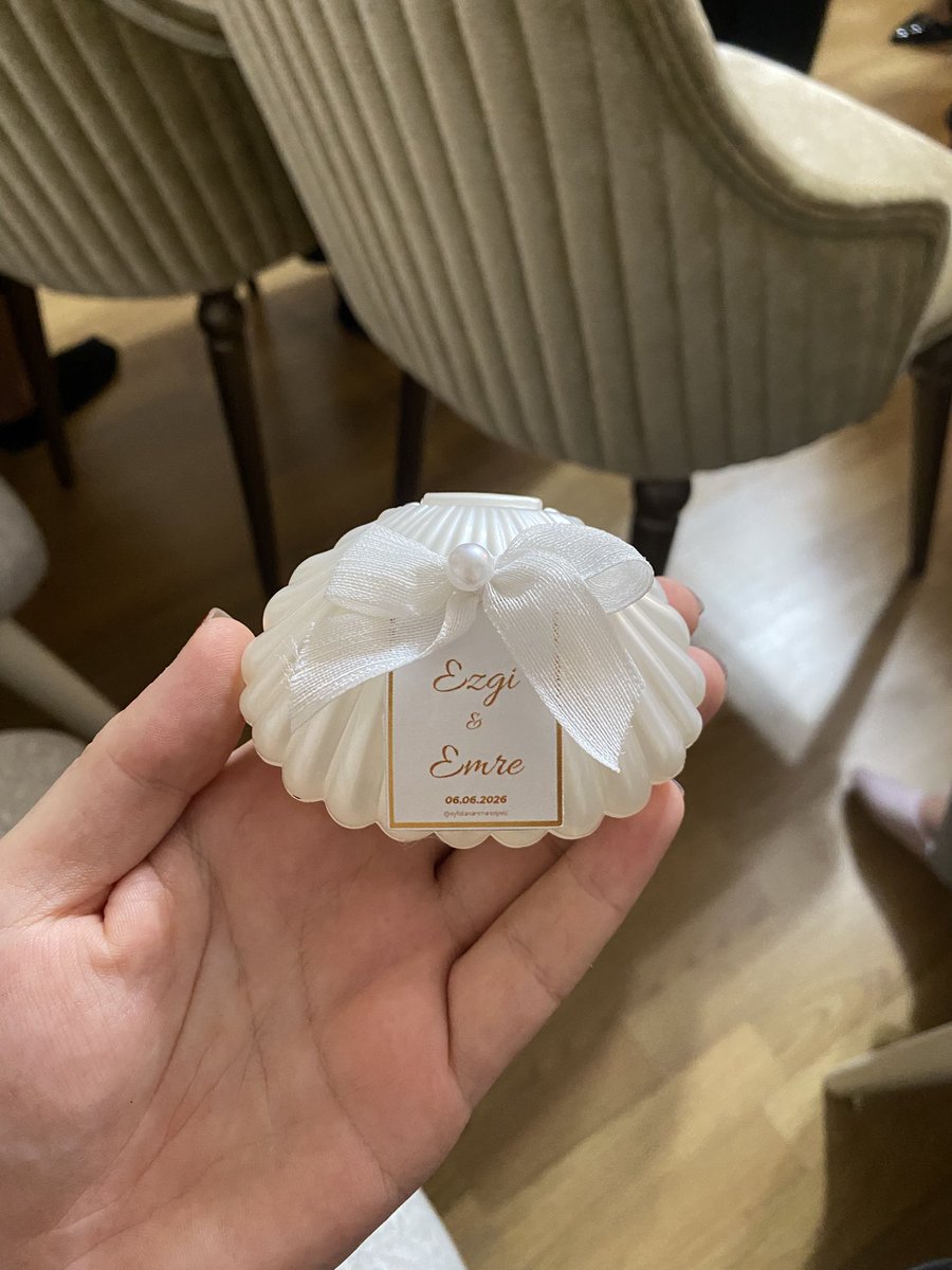 ciddimisinizz's tweet photo. Birlikte çok geceyi sabah ettiğim arkadaşımla çok zor dönemlerden geçip güzel hayaller kurmuştuk. 
Bugün onun hayallerinden birini birlikte gerçekleştirdik çok duygusalım içim içime sığmıyor daha güzel yerlerde onu görmek umuduyla 🫶🏻 https://t.co/uO7iIIIO4b