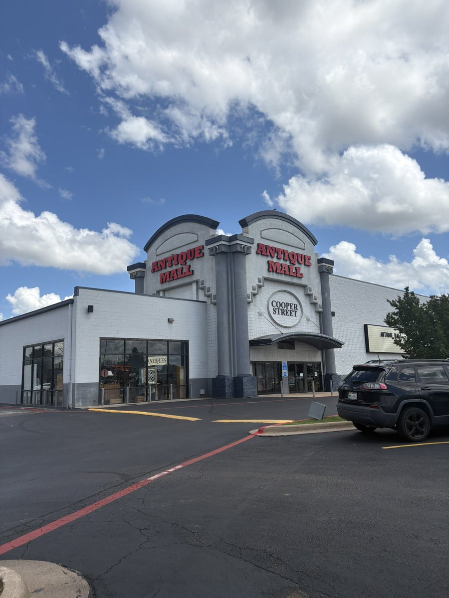 JimmytheLizard's tweet photo. Going to post 30 pictures later of my trip to this antique mall. Block me now you’ve been warned! https://t.co/84OG95PwqT
