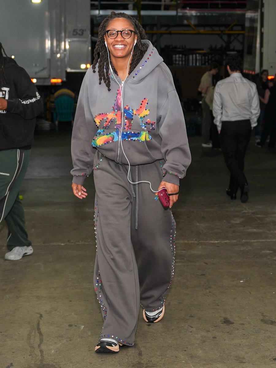 IndianaFever's tweet photo. weekend wear 💫 https://t.co/nFXuU4ttsx