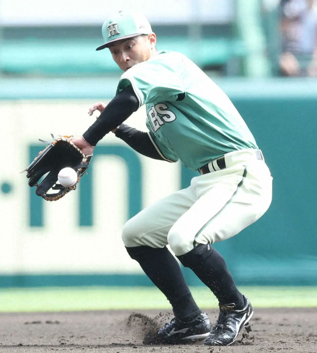 tamae_sport's tweet photo. 熊谷敬宥、心まで男前すぎるエピソード

【阪神】熊谷敬宥 
枕元に形見の品置く親友・横田慎太郎さんに誓う全力プレー  https://t.co/2O2pR0JoCT https://t.co/OY4JRpD5EV