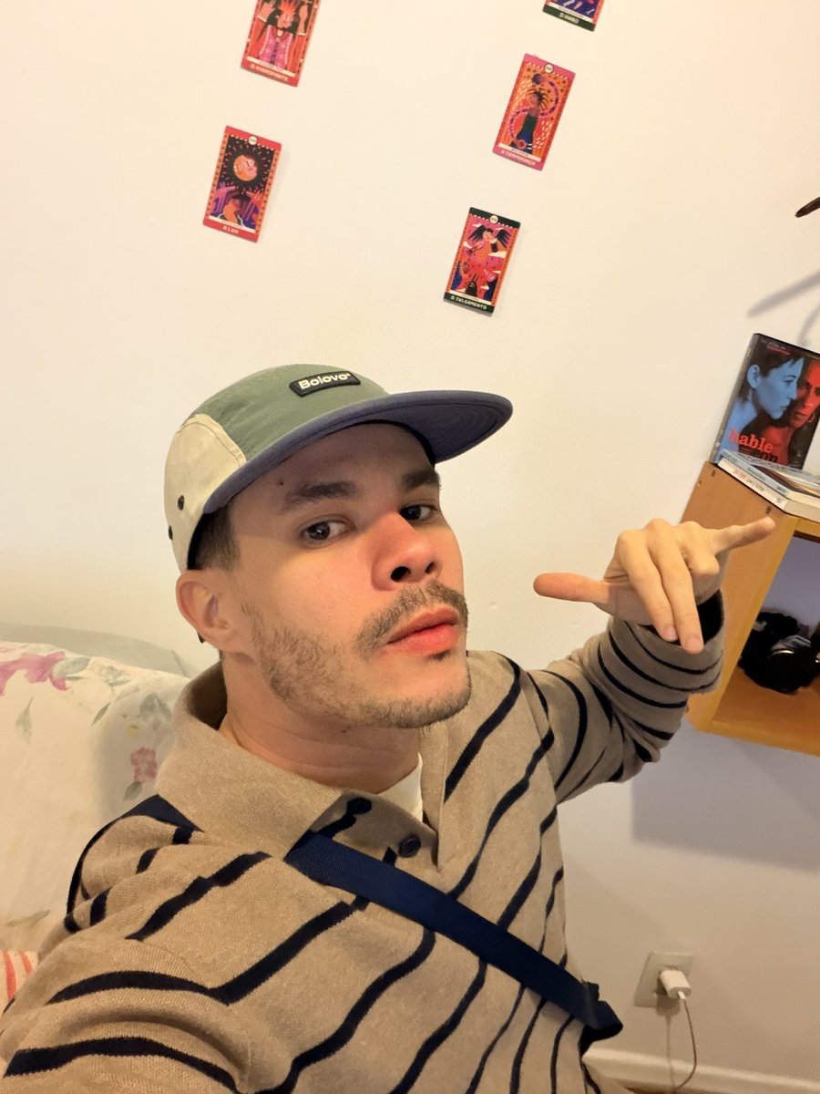vinitei's tweet photo. oi gente
semana muito corrida de estreia, mas fiquei feliz que MUITAS pessoas daqui foram assistir a peça! obrigado demais pelo carinho e apoio! amei conhecer as pessoas que esperaram pra falar comigo no final! ❤️❤️❤️❤️❤️ https://t.co/RTNIsZyAJ2