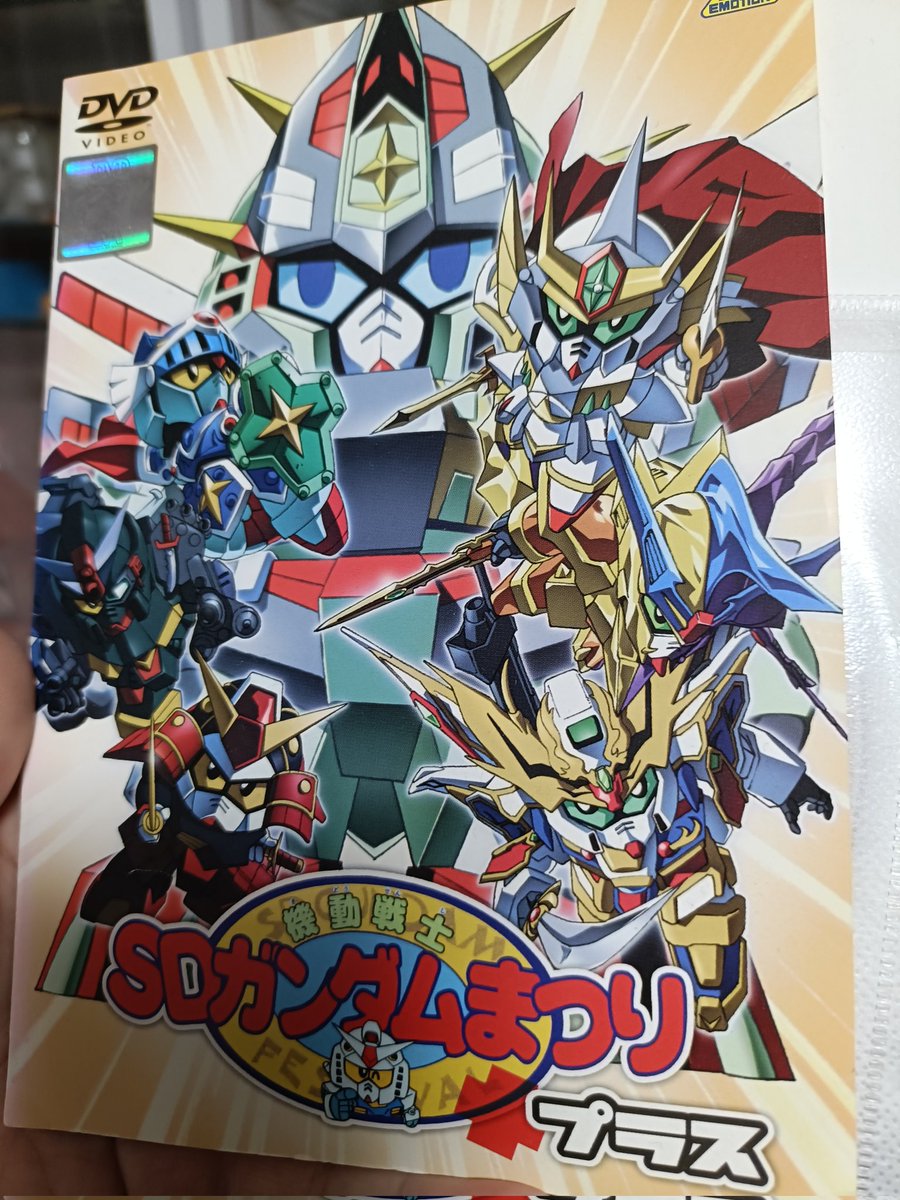 zero_twin's tweet photo. SDガンダム祭りのビデオ持っててカビちゃって見れなくなったので成人してからDVD買い直した。でもよく見たらビデオ版と違う？てかプラスって書いてある。エピソード増えてたのね。今さら気づく。 https://t.co/kc6O0ltxZV