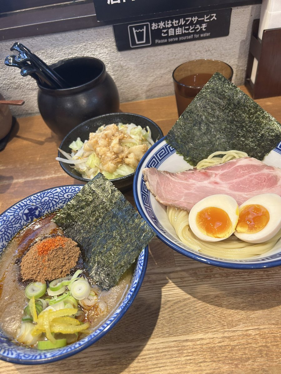 kinkuma_chiko's tweet photo. 2024年12月の煮ルさん以来1年半ぶりの福岡は再びななちゃんと一緒に〜
あすきーさんとあつゆきさんが行ってたつけ麺食べて 写真はないがモツも食べたし 警固神社の境内にある今益稲荷の黄色いでっかいおまもり(撮可確認済)に沸いたり あと黄色の御朱印(ぽちゃ添え)もかわいいよね🌾 https://t.co/b54hmkygPN