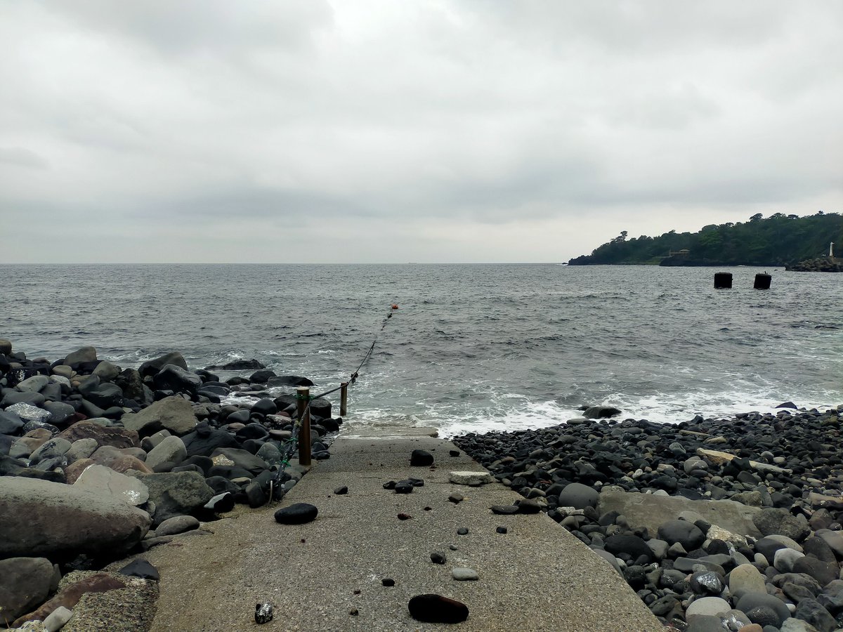 FutoDS's tweet photo. 6/7  (日) 富戸の海【OPEN】

ザワザワ感はありますが問題なさそうな海況です。

透明度 12m
水温 20℃

※最終エキジット
平日　16:00
土日祝日　16:30

公式instagram 港周りの情報、時々水中写真などをUP！
https://t.co/xi6x8rHxS5 https://t.co/rqz2CWoYNK