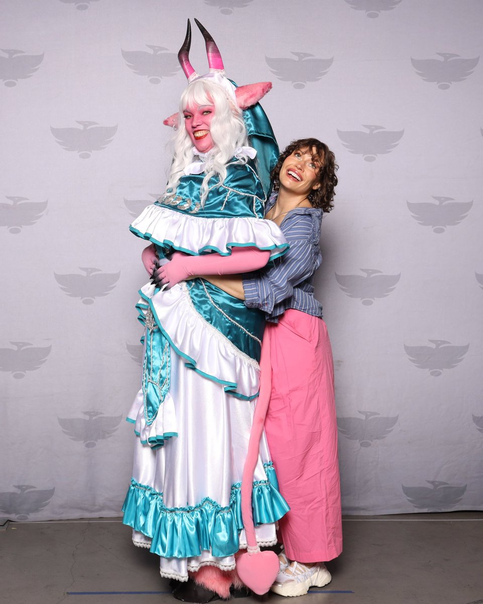 ofmyth_andmagic's tweet photo. My photo ops with @TweetneyMoore and  @samriegel  at fan fusion 

#CriticalRole #Tyrannycosplay https://t.co/H6hHyKwpMl