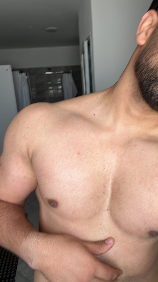 heydar122's tweet photo. Big ahh chest https://t.co/0nUMWV1sfR
