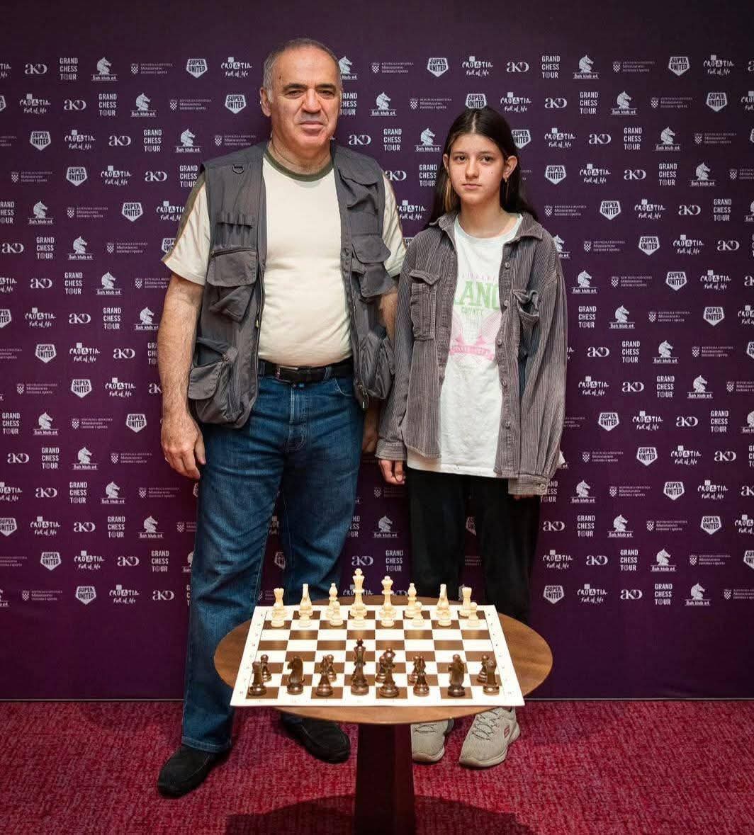 OlenaRohoza's tweet photo. 🥇 Great photo: World Chess Champion Garry Kasparov with the new European Chess Champion, 15-year-old Ukrainian Anastasiia Hnatyshyn.

Once again, our sincere congratulations to the champion! 💛💙 https://t.co/lUMV5bv2jx