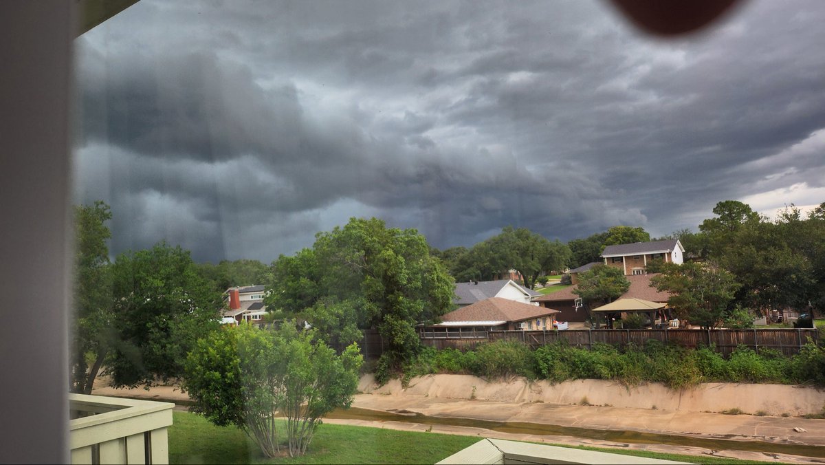 jcyrus2002's tweet photo. #txwx Pantego tx 76013 it’s darkkkk https://t.co/gMfoH0dfJz