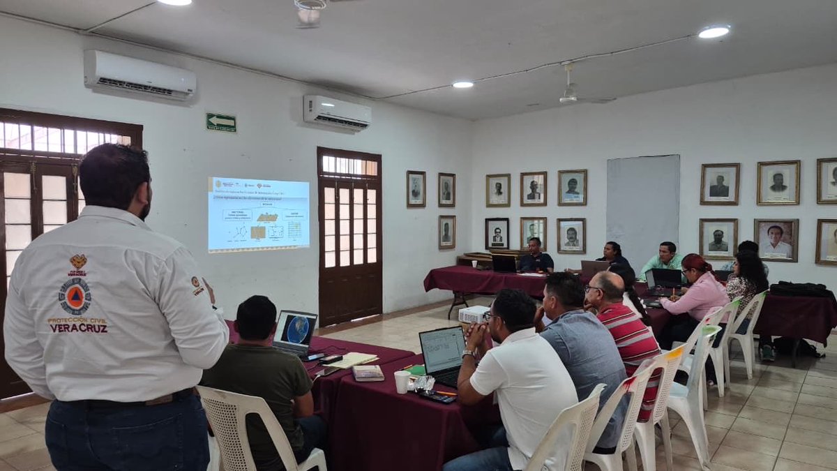 PCEstatalVer's tweet photo. Personal de Pánuco, Tantoyuca y Tamalín fortaleció capacidades en bases de datos, sistemas de información geográfica y cartografía durante el Taller de Elaboración de Atlas Municipales, impulsando la identificación de riesgos y la planeación preventiva. https://t.co/dvRYMhXpNs