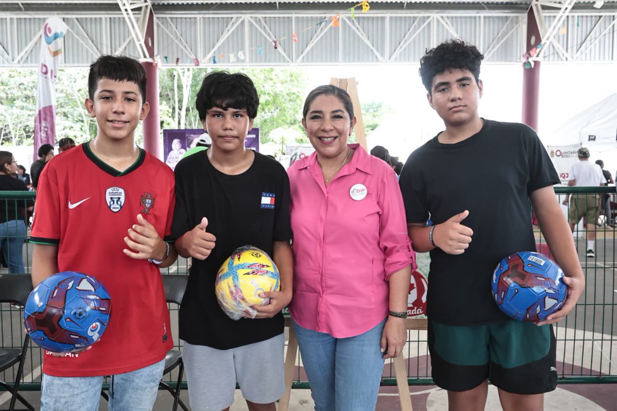 AytoCancun's tweet photo. 💙🤝 Familias fuertes construyen comunidades más unidas y en paz.

Durante la 3.ª Feria de la Estrategia Nacional para el Fortalecimiento de las Familias, del @DIF_NMX, encabezada por el @SistemaDIFQRoo las y los asistentes participaron en actividades diseñadas para… (1/3) https://t.co/Zf3IKJ7ylO
