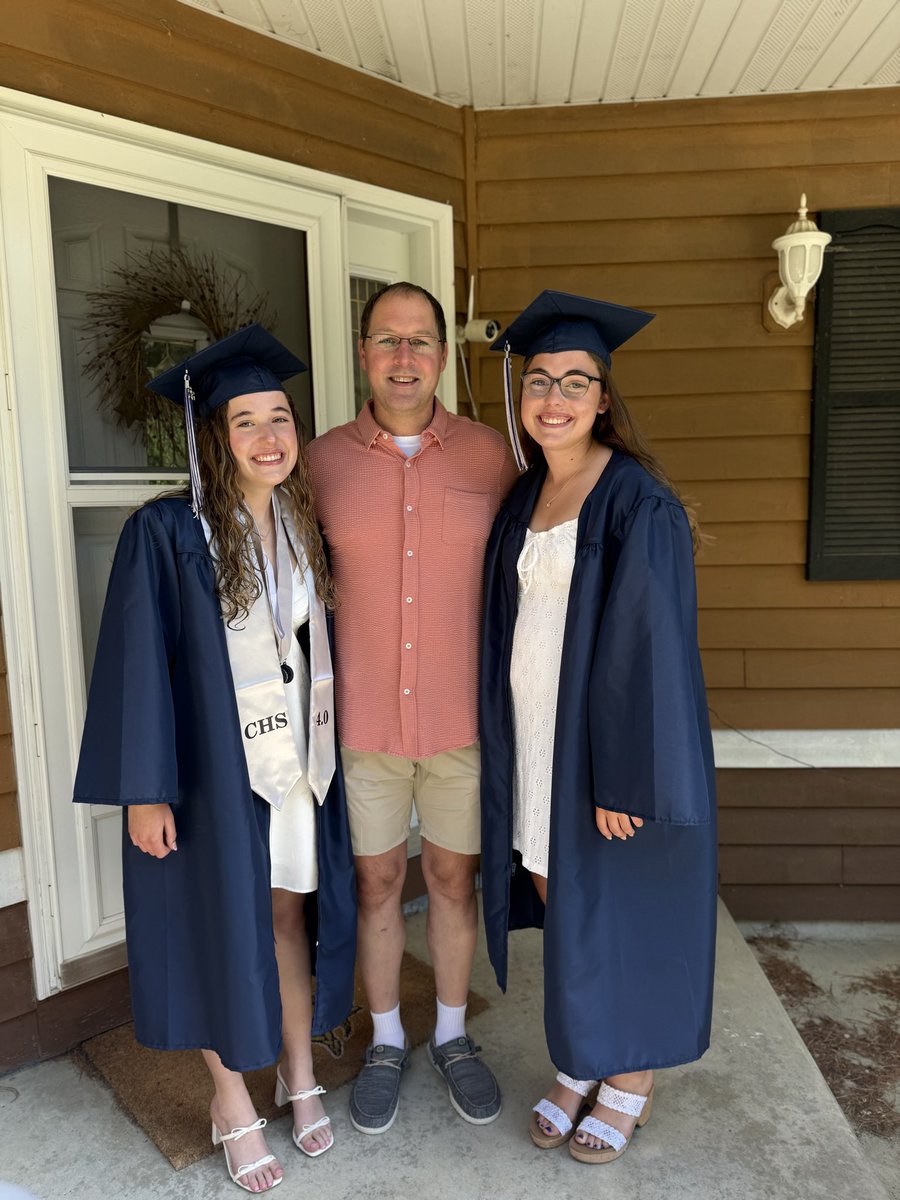 rhuebert's tweet photo. Big Day. Congratulations, Layla and Maggie! https://t.co/rrcber8E82
