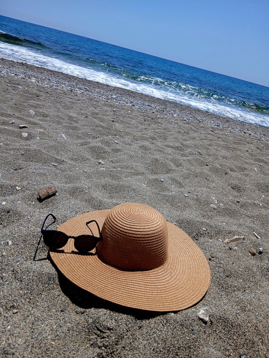Crazzypain's tweet photo. Manevi olarak çöktük ama tanıyan herkesin yaşıyorsun bu hayatı dediği kişiyiz .
#Alanya Günaydın ☀️☀️ https://t.co/3R76Kh9qPn