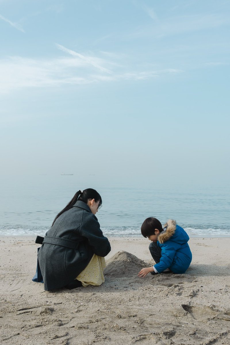 dramaDIVE_ytv's tweet photo. 『#ディープリベンジ -顔を捨てた家政婦-』🌹
✨6/11(木)深夜 第10話放送🎬️

#堀未央奈 さん、 #日影琉叶 くんのオフショット📷🏖️
まるで本当の親子みたいですね☺

✅TVerでは第１～３話と最新話を無料配信中です♪
https://t.co/4PfLwBGsFb https://t.co/YMbtZFLb6r