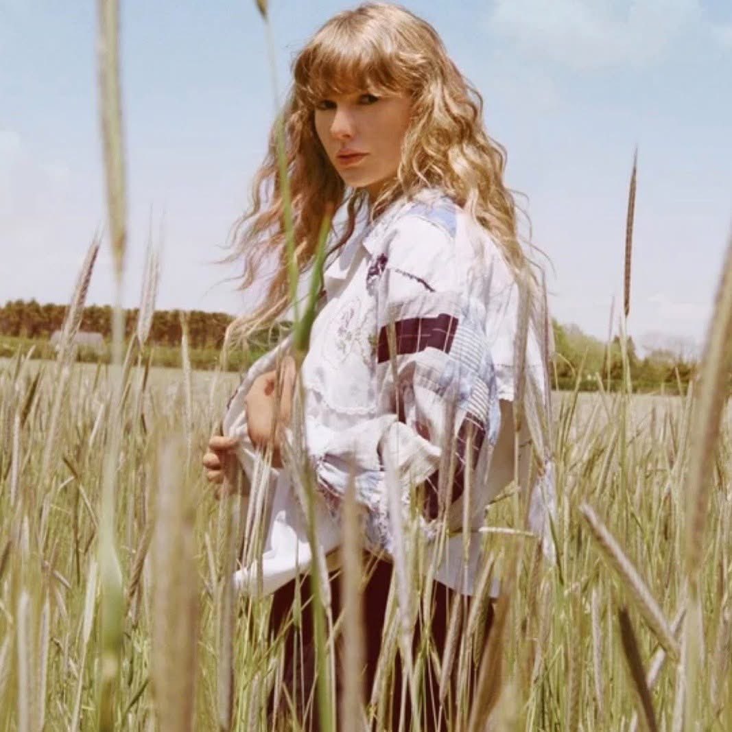 spotify_data's tweet photo. .@taylorswift13 breaks her tie with @Drake as the artist with the most #1 songs on the Spotify global chart with “I Knew It, I Knew You”.

Taylor now has 13 #1 songs on the chart. https://t.co/um708av97I