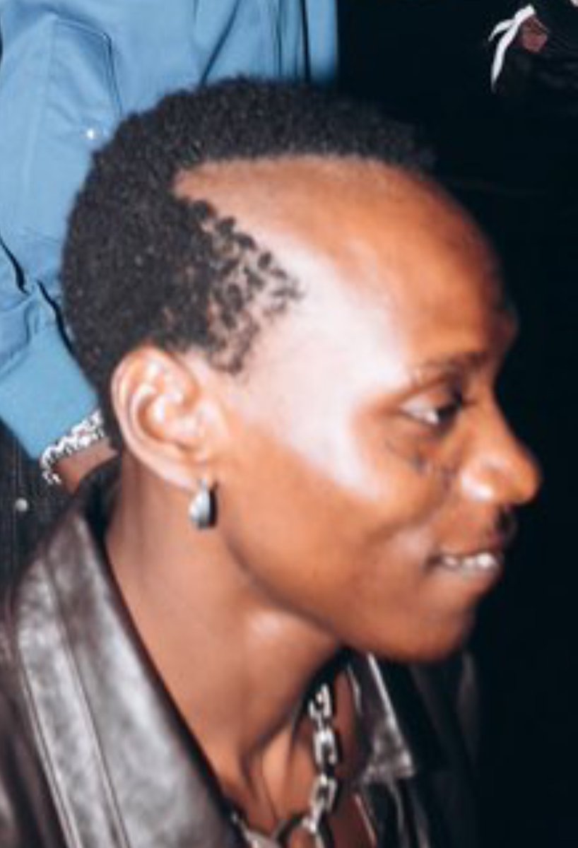 iamXBug's tweet photo. @BlaqBonez @vict0ny @EF555 Omo 😂😂😂 this one na hair road o nor be hairline 😂😂 fresh prince of Bel hair https://t.co/CWJ99GQS4N