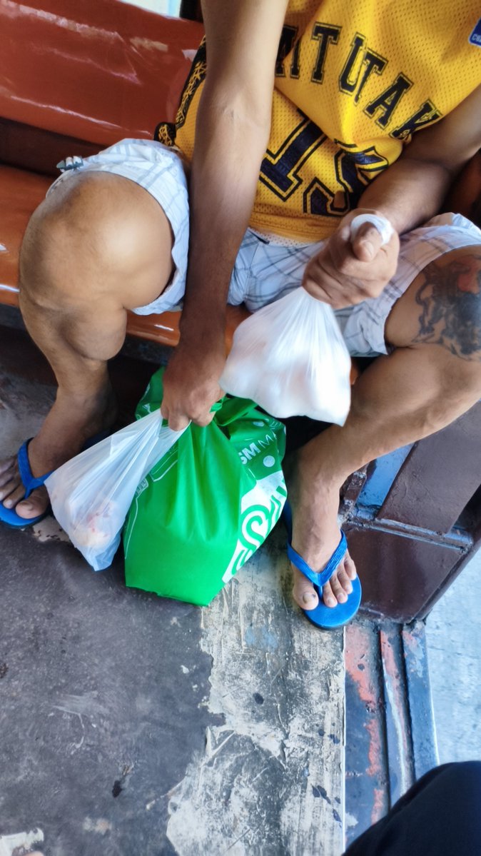 johnsontankuser's tweet photo. Sarap ni daddy bakat bayag niya nangaakit yata, kung hindi lang ako nahiya baka niyaya ko na siya https://t.co/6PAOwmfCUL
