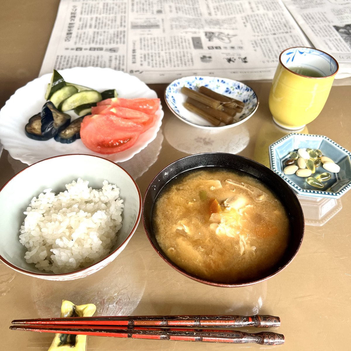 ururala's tweet photo. good morning❣️
筍や蕗、早めに出来た茄子🍆やきゅうりの糠漬けといった、ふんだんな自然からの贈り物の朝食🥣母や叔母が作ってくれて感謝💖嬉しい朝😃☀️

#糠漬け
#腸活 https://t.co/z7j7jMDx3c