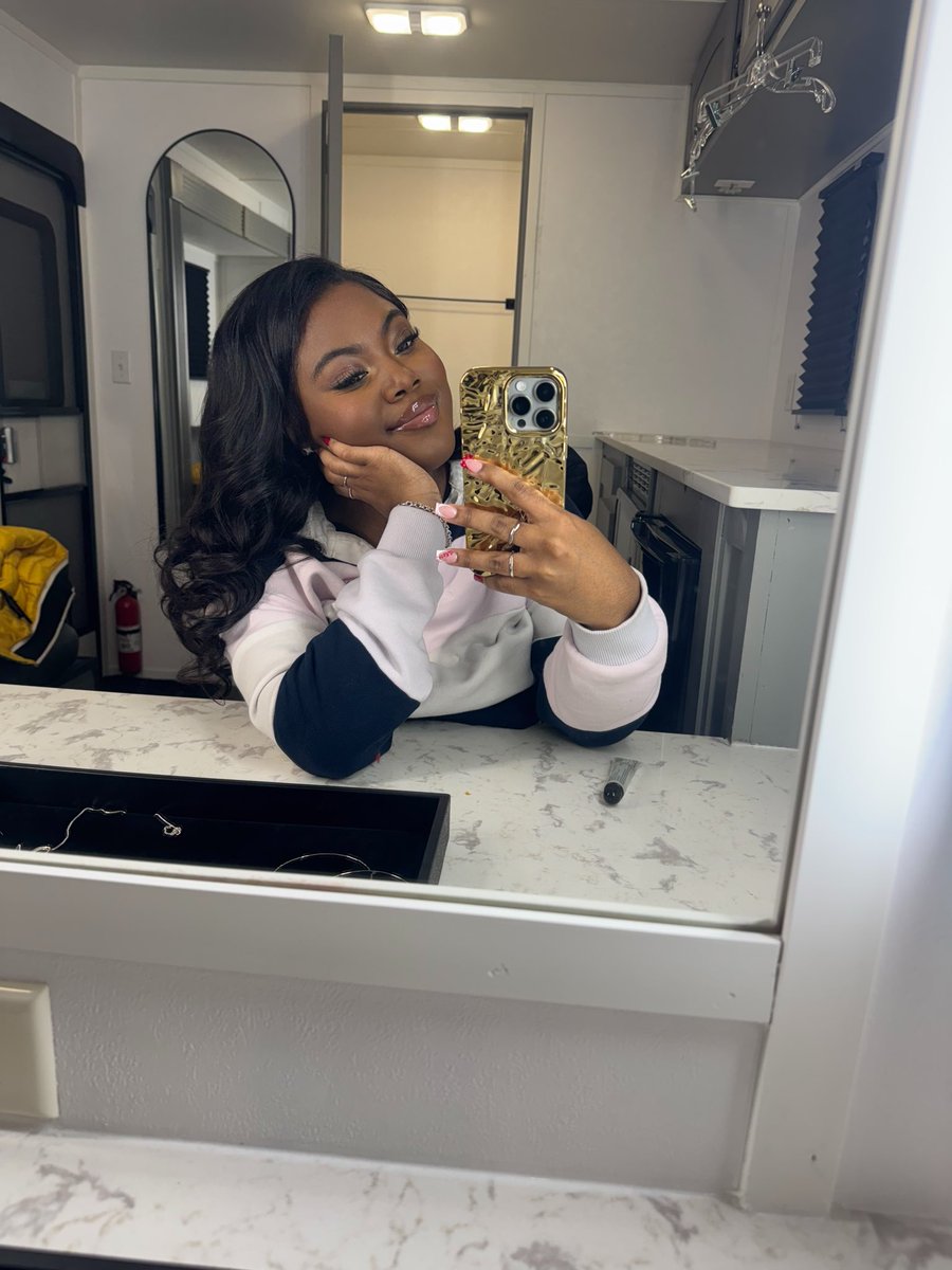 zxria_prxmer's tweet photo. is this a safe space ?? 😅 #thechi https://t.co/y0fsFESvkL