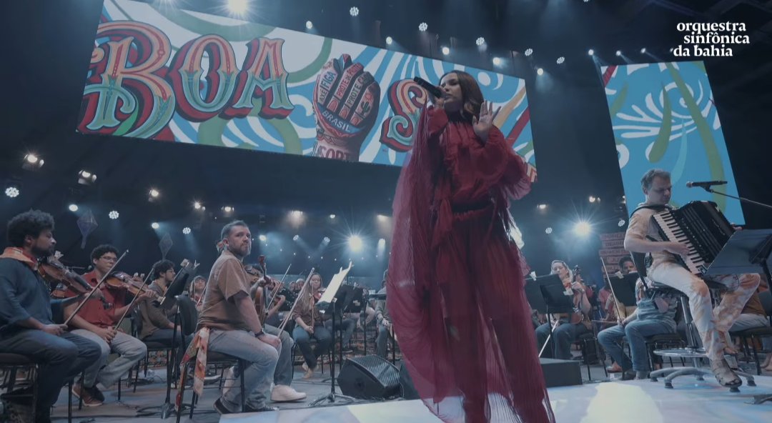 _vickfarias's tweet photo. Com a regência do maestro Carlos Prazeres. Tá muito bonita a apresentação da OSBA em homenagem ao São João

 @juliette parabéns por sua participação. Deu mais brilho ao show e soltou a voz com lindas canções . Você merece o carinho do público nessa Concha Acústica lotada 😍🫰🏻 https://t.co/MqVs2szE3C