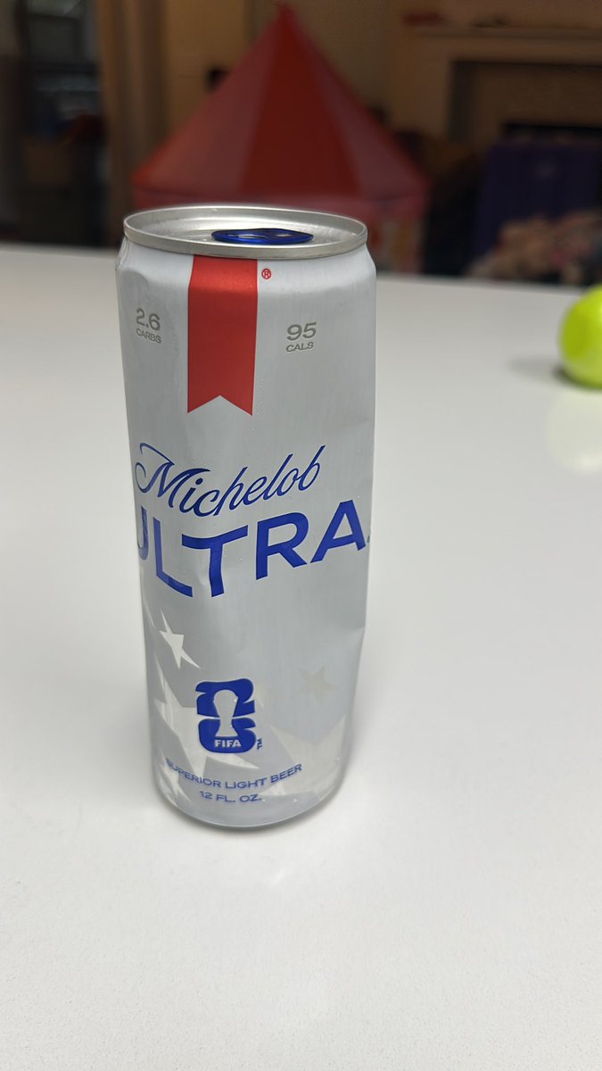godiroc's tweet photo. @MichelobULTRA I got a flat beer. This still good you think? https://t.co/7REQQYpJLl