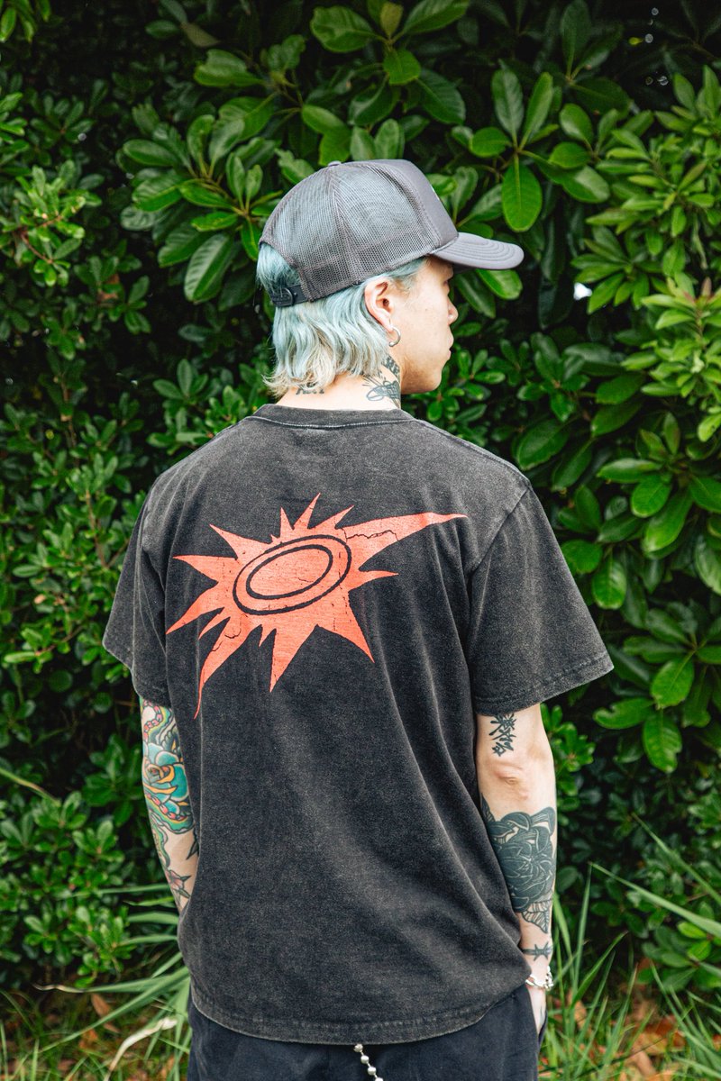 hikage_sapporo's tweet photo. 🔥🔥HIKAGE NEW MERCH🔥🔥

Shades TEE ¥5,500-
GEN Mサイズ着用

本日”human. TOUR 2026”
クアトロファイナルシリーズ
紙チケット販売中！！🎫

“human.TOUR 2026 FINAL SERIES”
10/17(土)名古屋CLUB QUATTRO
10/18(日)梅田CLUB QUATTRO
10/25(日)渋谷 CLUB QUATTRO

購入者特典で
スペシャルパッチをプレゼント☀️
(画像3枚目参照)