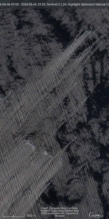 SoftWarNews's tweet photo. 🇮🇷 Citra satelit baru tertanggal 6 Juni (hari ini) mengkonfirmasi keberadaan setidaknya 133 kapal cepat Angkatan Laut IRGC di Selat Hormuz. https://t.co/H8rb14Yyix