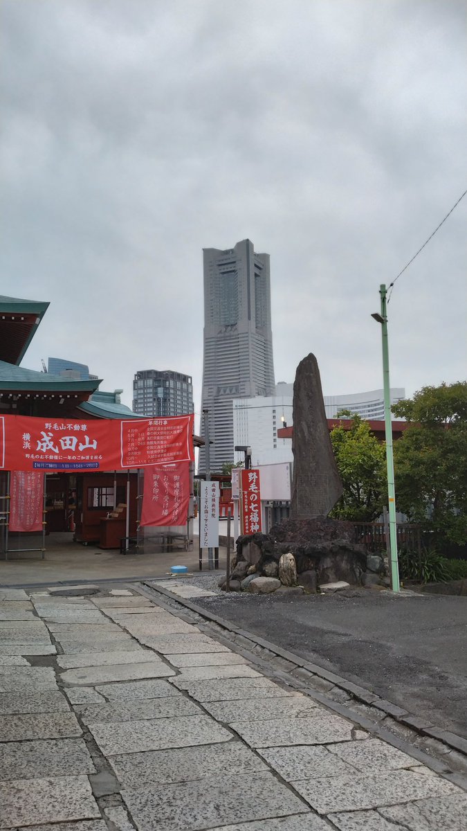 manaca371's tweet photo. 横浜は一昨年に野毛あたりを散策したのですが、レトロな街並みが多数あり面白かった。

みなとみらいのお洒落なイメージが強いのは逆にもったいない。

#横浜 https://t.co/rGaV3wsn36