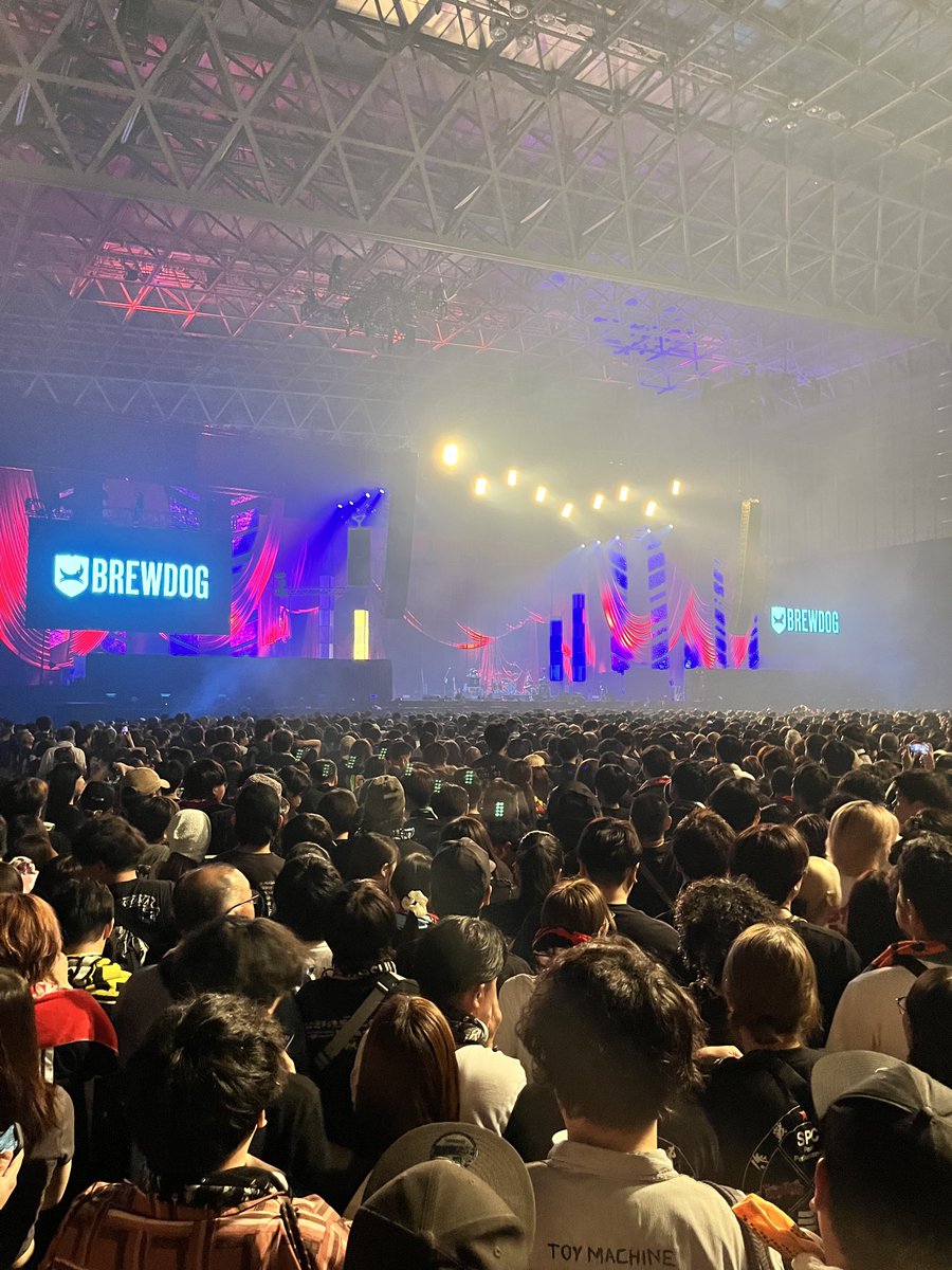 UruSeven's tweet photo. サタニックDay最高だった🤤
3枚目の通りほぼ休みなく回ってガチヘトヘト
ずっと見たかった初カライドスコープ期待を超えてきたしヘッドライナーで大暴れしてるベガスもエグチ！
やたらヘイのシャツ着てる人多くて1番フロアパンパンでもみくちゃになってスカ踏み続けた👍
#サタニック https://t.co/bluQvak2h3