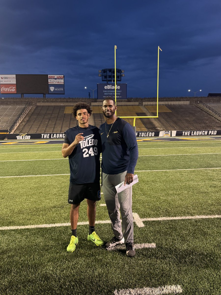 tflen30's tweet photo. Had a great camp at Toledo!! lots of competion staying hungry.@JaredLuginbill @_JaredDTucker @Birm @Mark__Porter @OhiosElite1 @OHPrepVarsity @MSR_Ohio @OntarioFB @KadePelton @AGEDITS32 https://t.co/I1NTDaeRzD