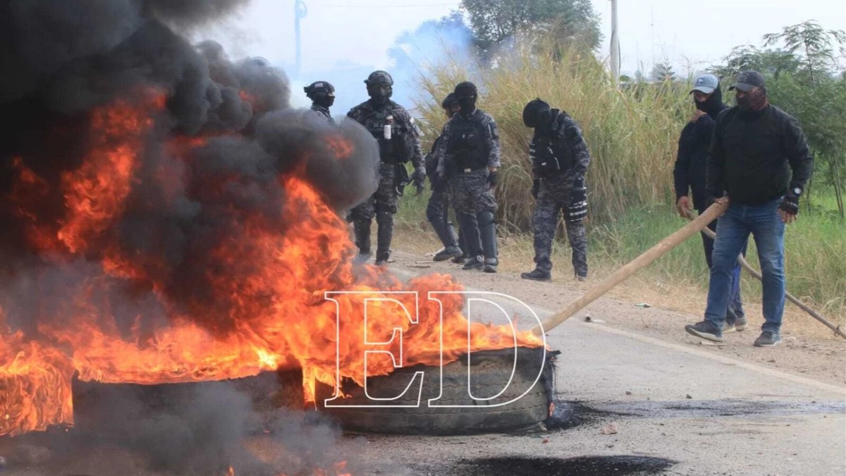 JOTACE7777's tweet photo. Bolivia: Rodrigo Paz perdió la legitimidad; El pueblo está enfrentado a un gobierno sin apoyo popular https://t.co/SIKkrTB9wl https://t.co/Y2BsASABdF