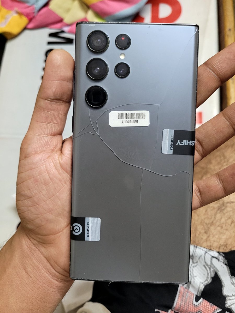 darry_papi213's tweet photo. Super Sale se liya hua phone aaj deliver hua hai. Phone ON nahi ho raha aur bina use kiye bahut garam ho raha hai. Battery phoolne ka bhi doubt hai. Safety issue hai. Agar device ko koi nuksan hota hai to meri zimmedari nahi hogi.Order ID: 2309151 @Cashify_Support @Cashify_ https://t.co/9d92Fwvnhl