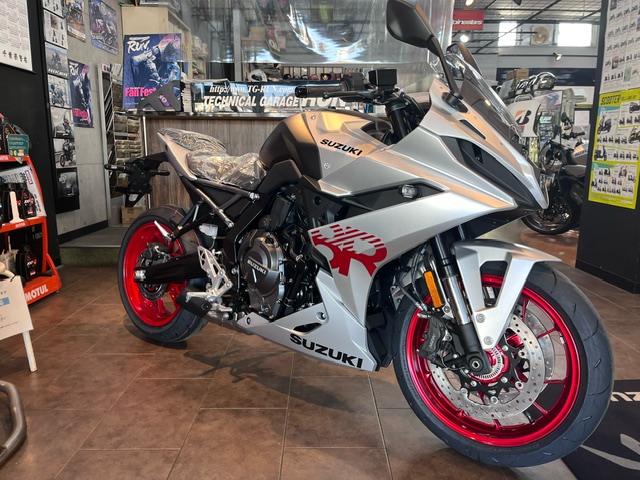 TGRUN7's tweet photo. SUZUKI GSX-8R 
展示車有り
Goobikeはこちら↓↓
https://t.co/ZL62p9dEUy
お電話はこちら↓↓↓↓↓
043-309-5189
場所はこちら↓↓↓↓↓
千葉市中央区都町2-2-7
＃TGRUN https://t.co/s4sMMWBj55