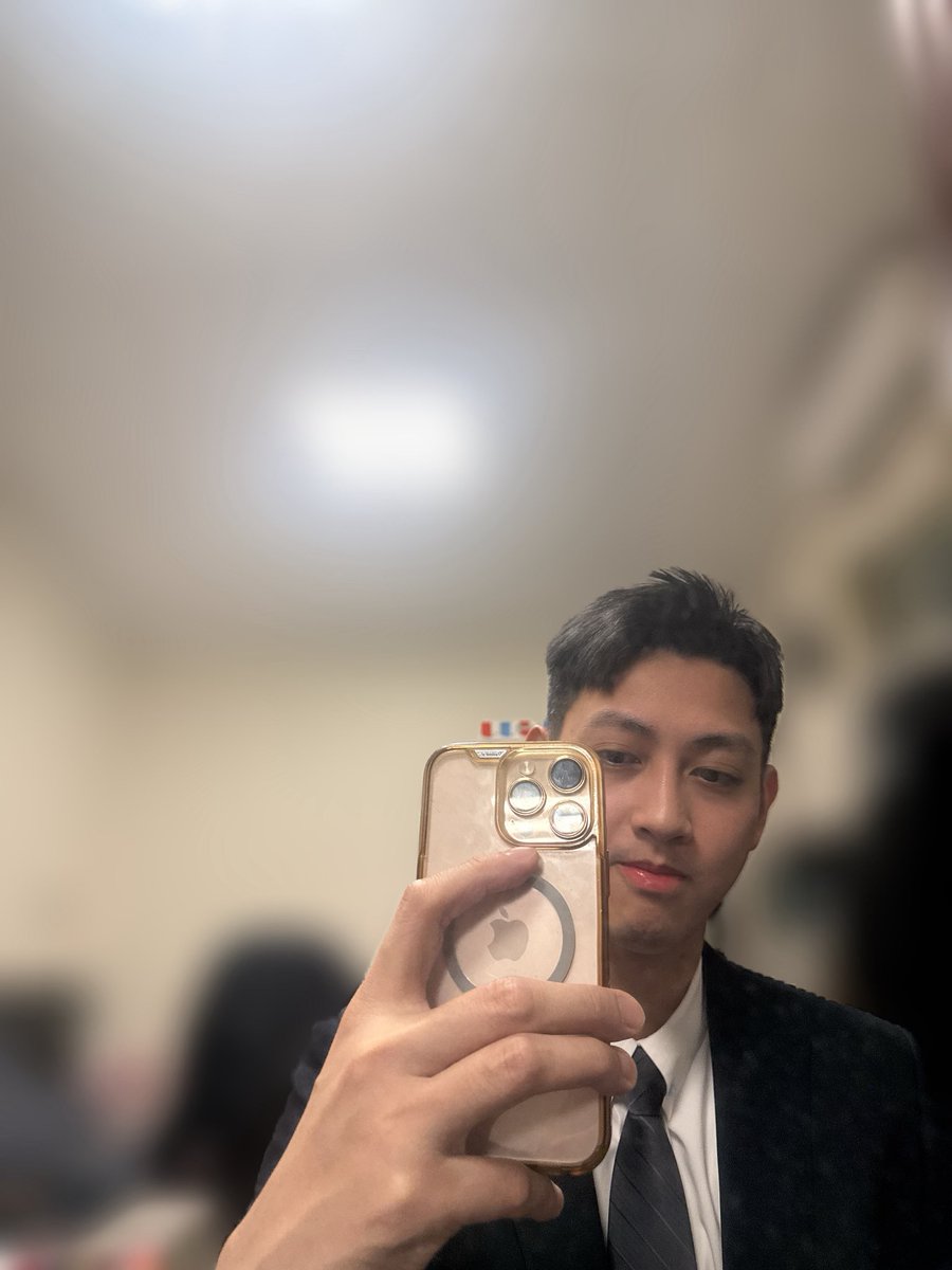 tzsupower111's tweet photo. #suit https://t.co/hNngfbSj1N