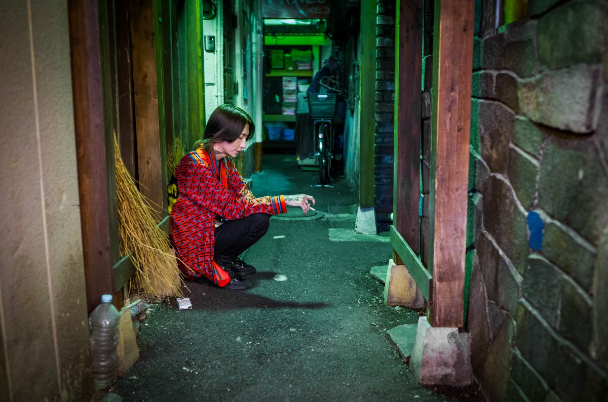 tokyotimes's tweet photo. Several interconnected Shinjuku alleyways documented over a decade. Write-up and full set of 17 photographs here: https://t.co/s94LIXqu6w https://t.co/GCjwVuJQAq