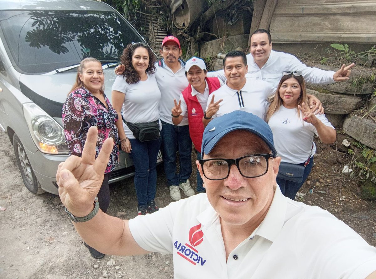 RamonHernande23's tweet photo. #Politica
La dirigencia del partido victoria visita Chinautla, en una jornada de afiliación en Santa Cruz y la cumbre del guayabo el secretario general Manuel Rivera acompañó al equipo de Geovani Pineda afiliando a los vecino del municipio al partido Victoria
#Afiliacion #PartidoVictoria #AñoPreelectoral