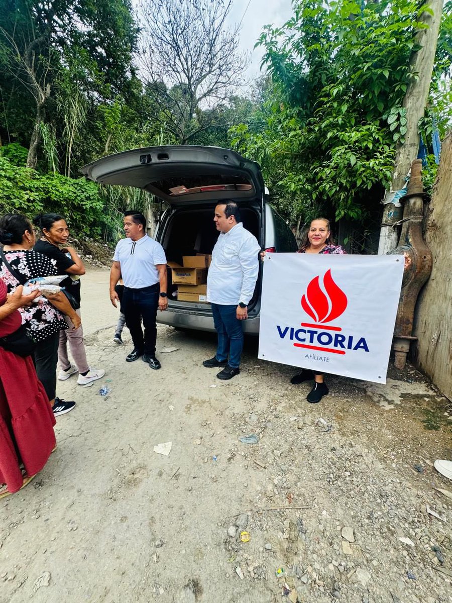 RamonHernande23's tweet photo. #Politica
La dirigencia del partido victoria visita Chinautla, en una jornada de afiliación en Santa Cruz y la cumbre del guayabo el secretario general Manuel Rivera acompañó al equipo de Geovani Pineda afiliando a los vecino del municipio al partido Victoria
#Afiliacion #PartidoVictoria #AñoPreelectoral