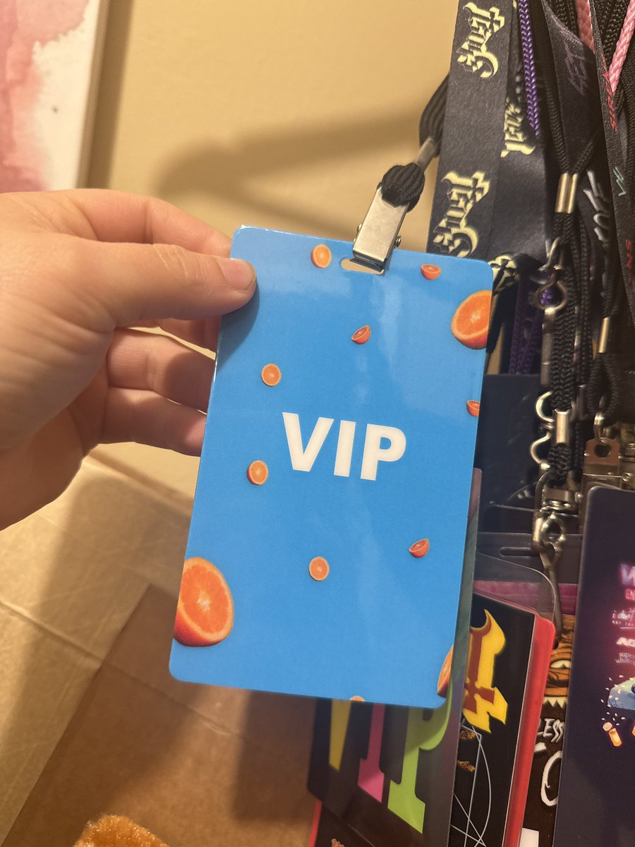 BRANDN3WNUMB's tweet photo. Parxies hi hello 

Clearing out things these are $20 https://t.co/1MrxJA5qVK
