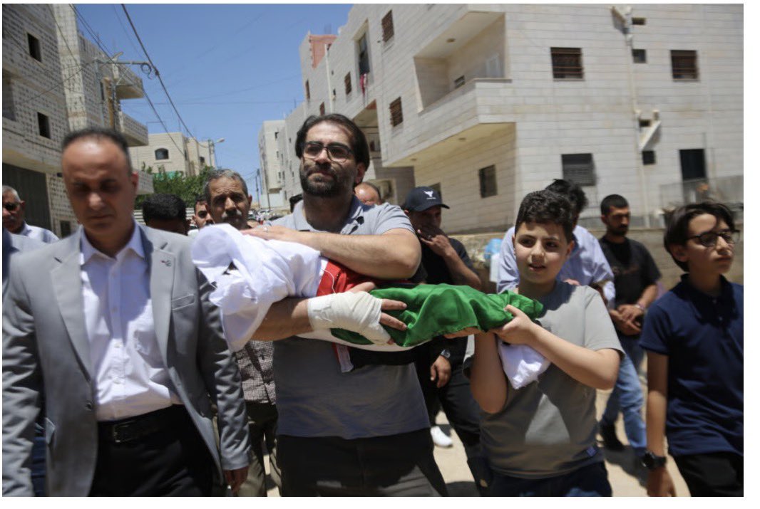 francofontana43's tweet photo. Cisgiordania, pallottole contro una famiglia. Ucciso Sam, aveva sette mesi
Gli Abu Haikal erano fermi a un checkpoint israeliano
A Gaza bombe su un matrimonio
@michelegiorgio2 
https://t.co/rDOhjYe2dG https://t.co/mg9sBunhE1