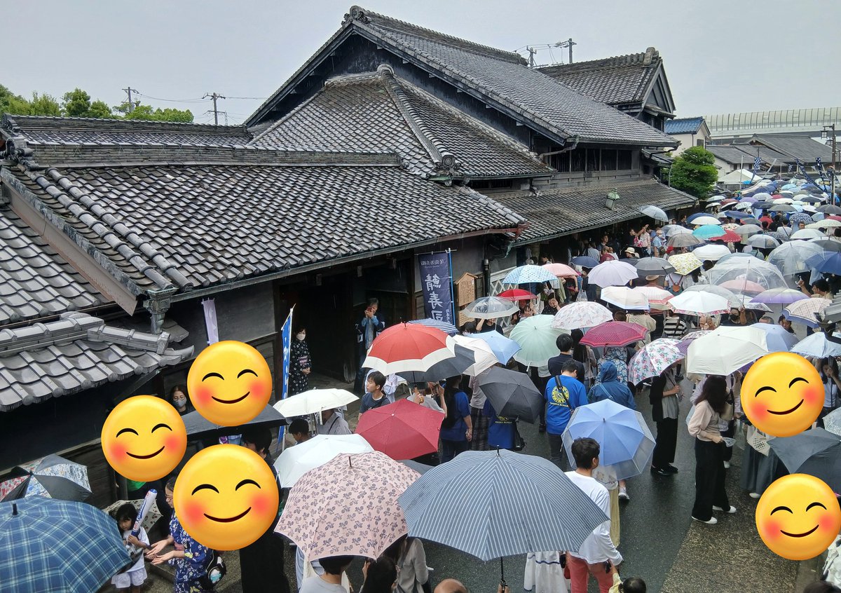 toshi_ecofriend's tweet photo. 第42回有松絞りまつり。雨なのにこの人出、年に一回のイベントだからかな。絞り体験&amp;買い物と酒と食を楽しめます。本日が最終日、夕方５時までです。名鉄名古屋本線有松駅下車。会場すぐ　#有松絞りまつり　#名古屋市　#名古屋観光　#有松　#イベント https://t.co/6WOupZWT6V