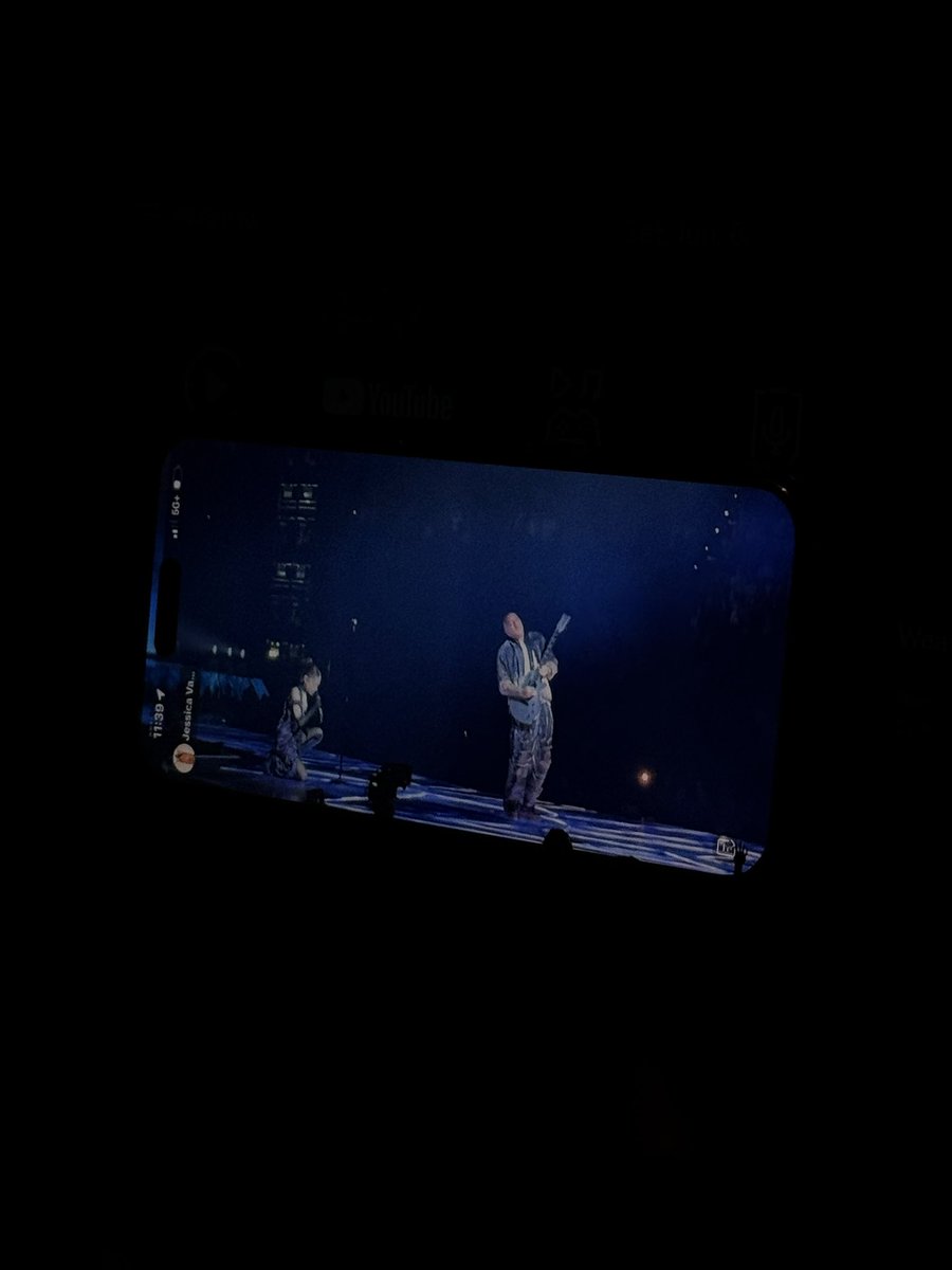 ryulamorr's tweet photo. Idgaf I’m front row at Ariana grande concert #arianagrande #eternalsunshineworldtour https://t.co/QQIyiWRZql